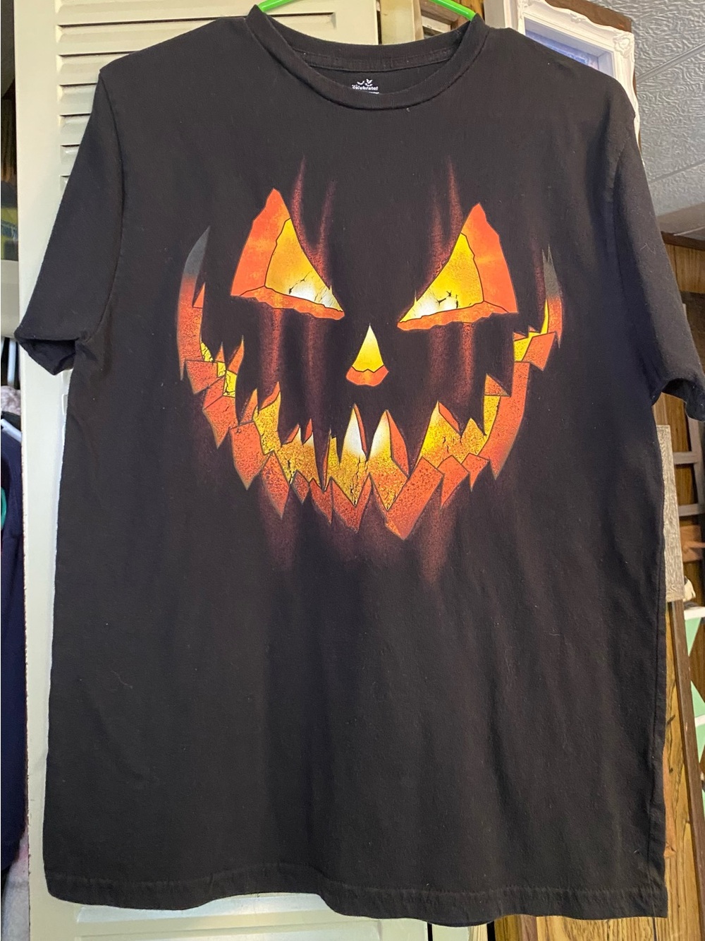 Man’s Black Halloween Pumpkin Face Graphic Tee